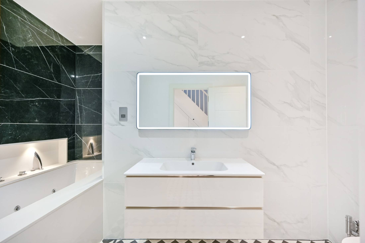 GF Bathroom - Foxtons