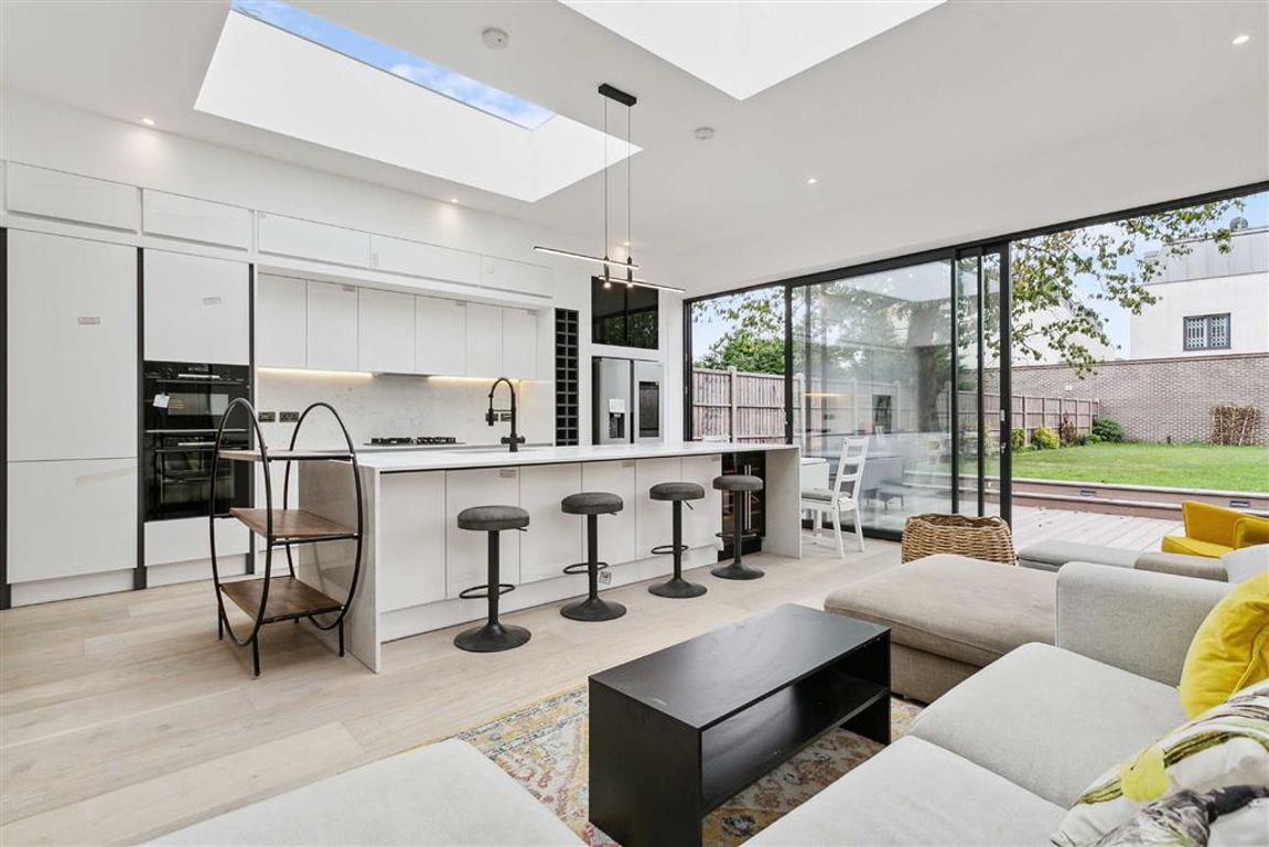 Kitchen Reception (2)