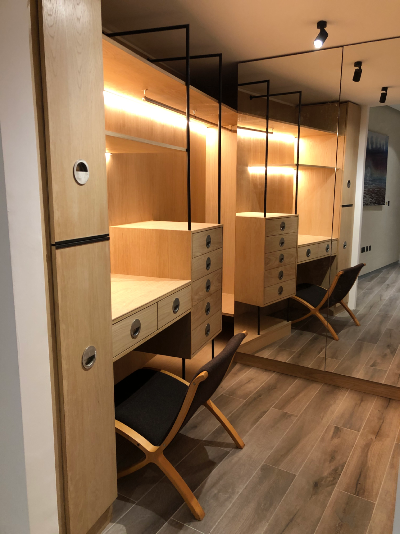 LXG-ATG-00-XX-PH-A-0040-Workplace and Mirror Closet